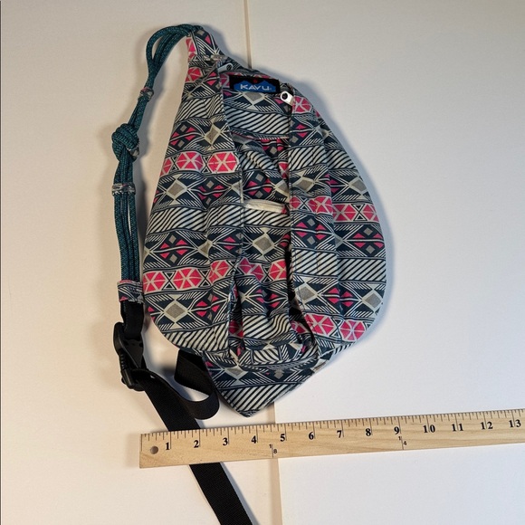 Kavu Mini Geometric Sling Bag in Pink, Navy, White - Picture 4 of 8